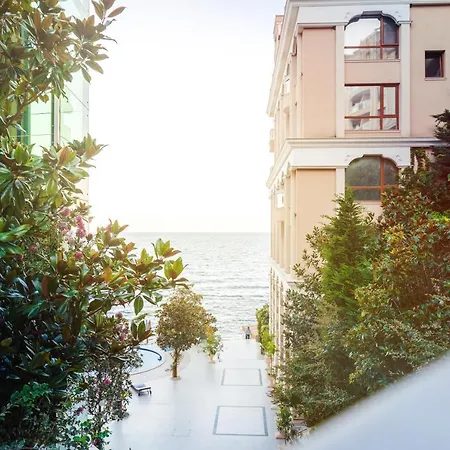 The Gallery - La Mer 1 瓦爾納